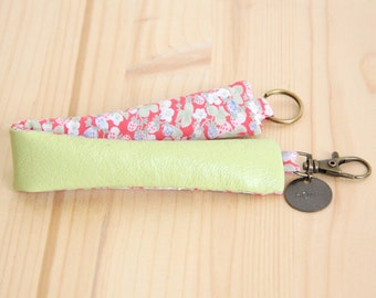 Lime Green Recycled Leather Keychain / Strawberry Woman Keyring / Message Customizable Keyring / Mother Student Personalized Gift / PCF19