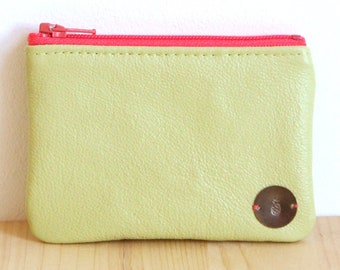 Porte-monnaie cuir recyclé anis rose fluo / Pochette zippée vert femme / Porte monnaie doublé vintage fleurs / Cadeau anniversaire / PMF45