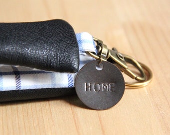 Black recycled leather keychain with blue checks / Personalizable men keyring / Personalized Christmas gift / Fathers day gift