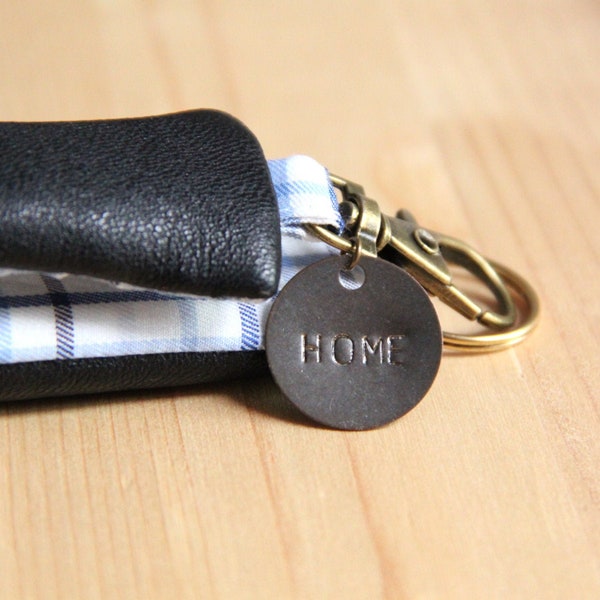 Black recycled leather keychain with blue checks / Personalizable men keyring / Personalized Christmas gift / Fathers day gift