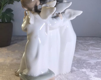 Vintage Lladro Three Angels Figurine #4542, Singing Angel Vintage Lladro Three Angels Figurine #4542, Singing Angel