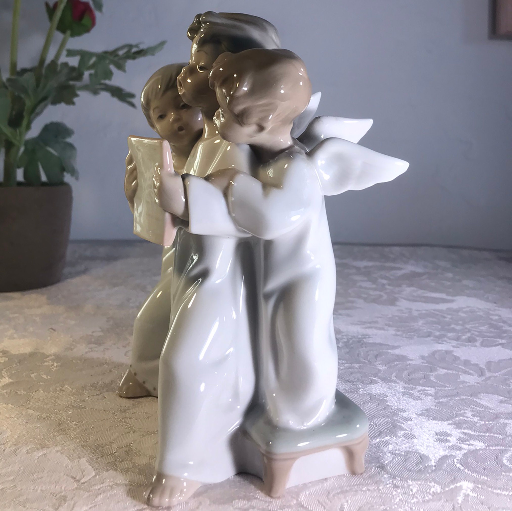 Vintage Lladro Three Angels figurine #4542, Singing Angel Vintage Lladro Three Angels figurine #4542, Singing Angel