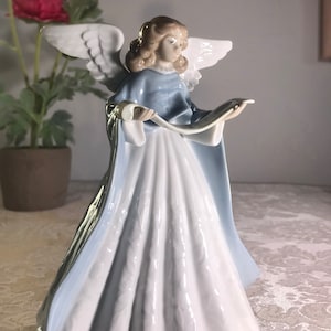 Vintage Lladro Angel Navidad Cantante Singer Figure Christmas Tree Topper #5.719 retired 1990 Mint Condition