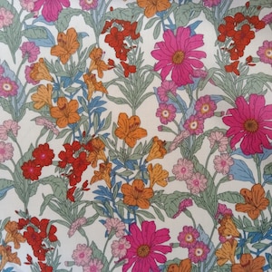 Superb Floral Lightweight Dressmaking White LAWN Cotton Fabric per 50cm
