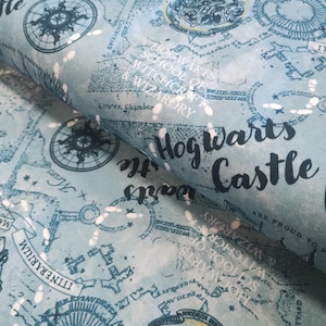 Harry Potter Lizenzstoff Marauders Map Baumwollstoff in Blau zum Nähen, Patchwork und Quilten Pro 50 cm