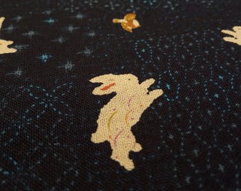 Authentische Japanische Textilien mit Hasen auf dunkelblauem Sashiko Baumwollstoff, 50 cm lang