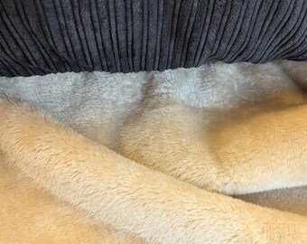 Gebundener Kuschelfleece aus schwarzem Cord für Mäntel und Kissen Je 50 cm