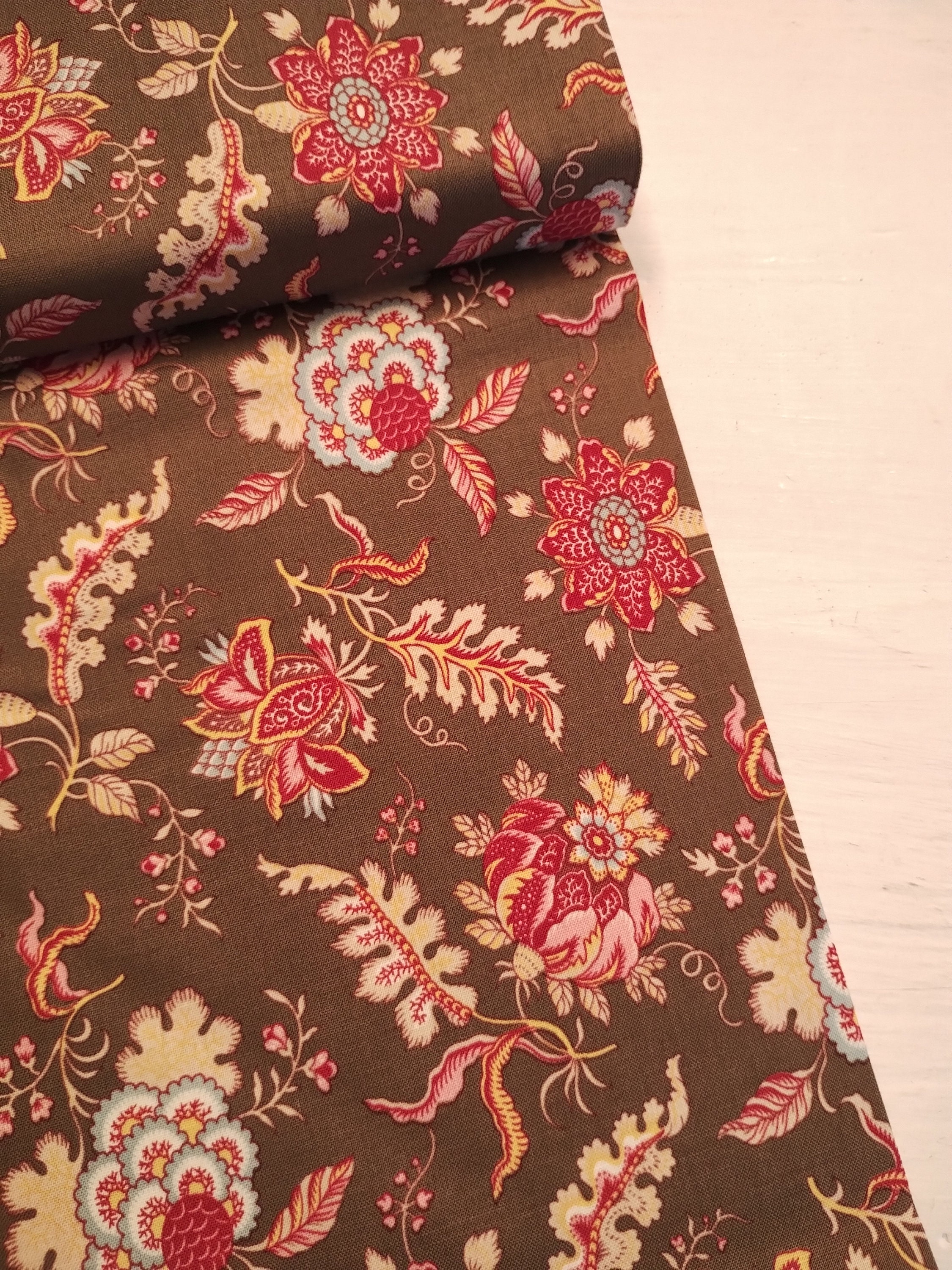 Dutch Heritage Cotton Fabric for Patchwork Quilting DHER 1022 BROWN per ...