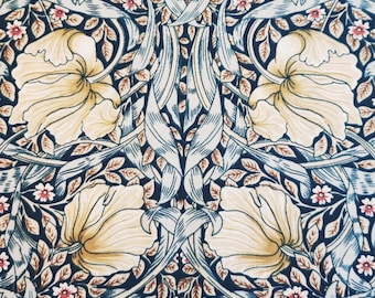 William Morris Pimpernel Mauve Lawn Cotton Fabric per 50cm