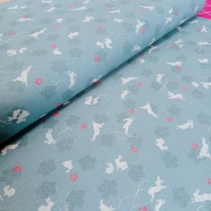 日本のウサギの綿生地、ターコイズブルーの着物プリント