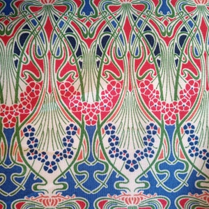 Blau und Rot Ianthe Art Deco Lawn Baumwollstoff zum nähen 1,4 m breit pro 50 cm