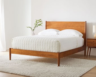 Łóżko Mid-Century, drewniana rama łóżka, lite drewno, orzech, niskie łóżko, niskie łóżko, łóżko na platformie, łóżko na platformie z zagłówkiem