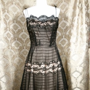 1950s Party Cocktail Dress in Black Lace Bombshell VLV