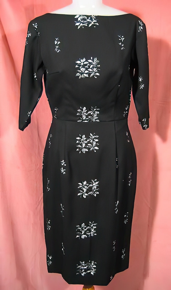 1950s Embroidered Wiggle Dress - image 1