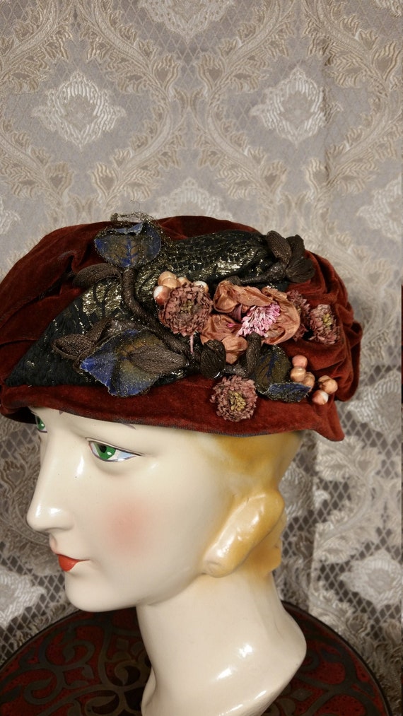 Vintage 1920s Teens Turban Hat in Velvet and Lame - image 2