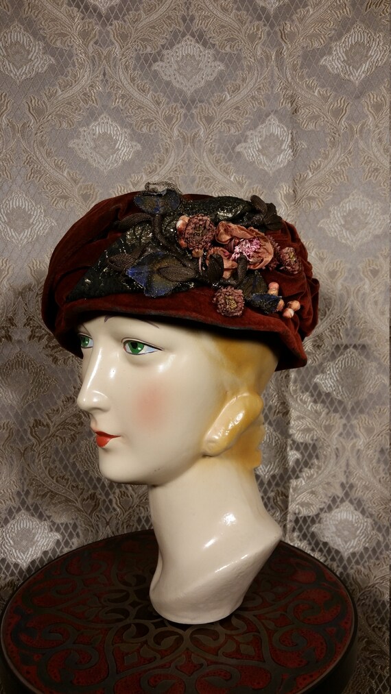 Vintage 1920s Teens Turban Hat in Velvet and Lame