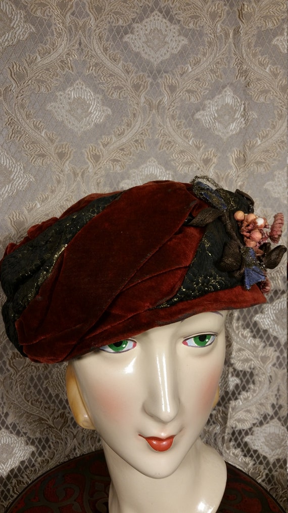 Vintage 1920s Teens Turban Hat in Velvet and Lame - image 4