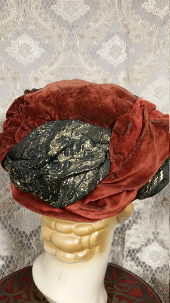 Vintage 1920s Teens Turban Hat in Velvet and Lame - image 8