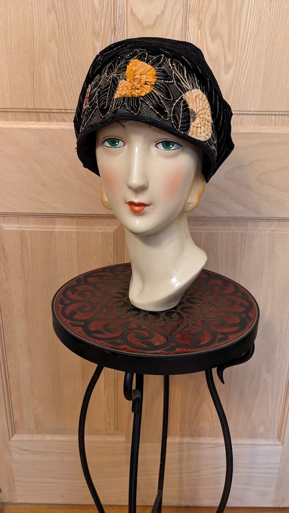 1920s Art Deco Cloche Hat Velvet Metallic