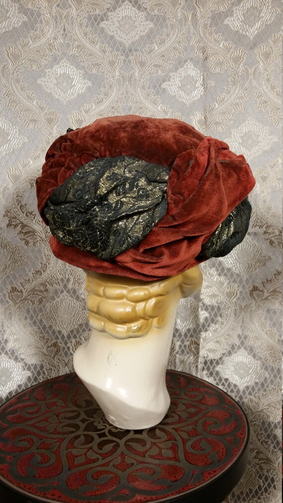 Vintage 1920s Teens Turban Hat in Velvet and Lame - image 7