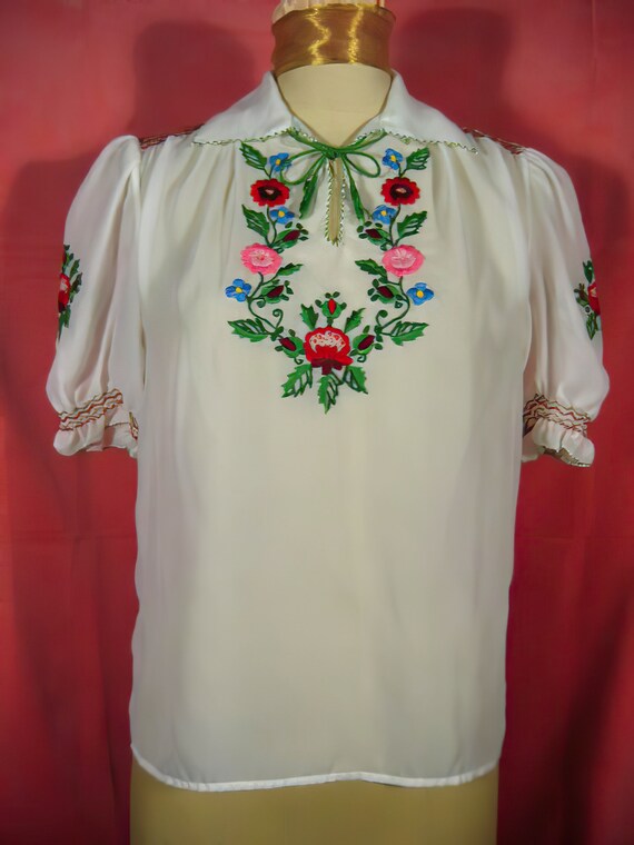 60's Embroidered Peasant Blouse Hungarian