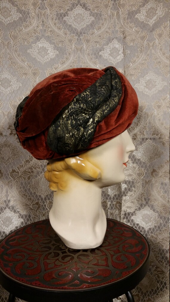 Vintage 1920s Teens Turban Hat in Velvet and Lame - image 9