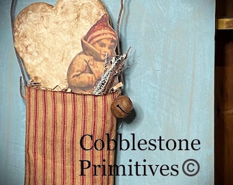 Primitive heart peg hanger