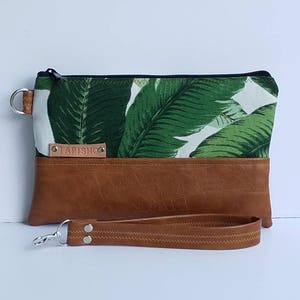 Palm Leaf Clutch Bag/Green Vegan Leather Wristlet Clutch Bag/Faux Leather Clutch Bag/Iphone Wristlet Wallet/Everyday Purse/Gift for Her