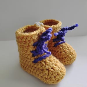 Future Que, Gold baby boots