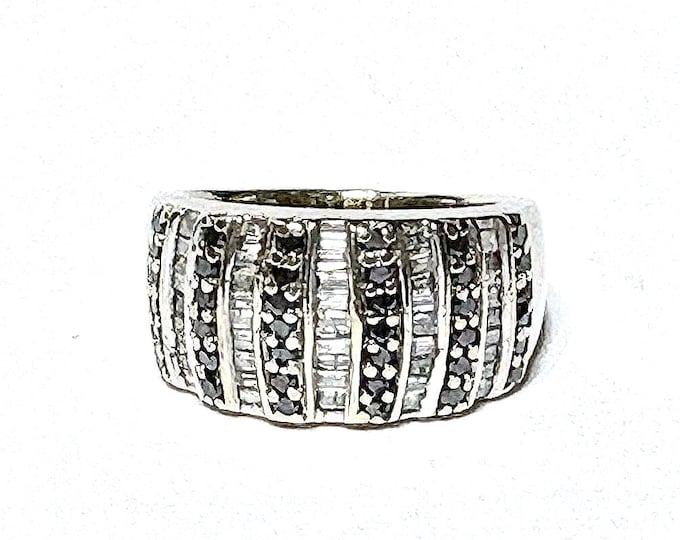 10k Gold Black White Diamond Dome Band Ring