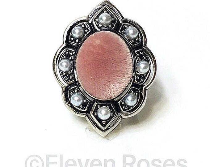 Gucci Rose Velvet Pearl Cocktail Ring