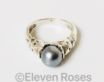 Fluted Sterling Silver Gray Pearl Solitaire Ring