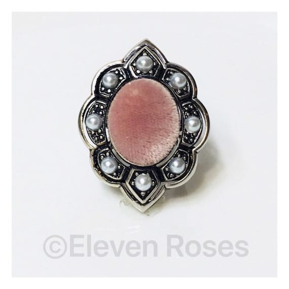 Gucci Rose Velvet Pearl Cocktail Ring Free US Shi… - image 1