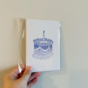 carte d'anniversaire | Gâteau d'anniversaire violet | Tampon linogravure