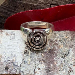 Silver 925 raised infinity swirl design ring