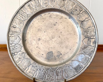 【2025年】エレガントファッションを上品に着 Vintage Cosi Tabellini Pewter Plate With Coat of Arms Decor 皿・プレート