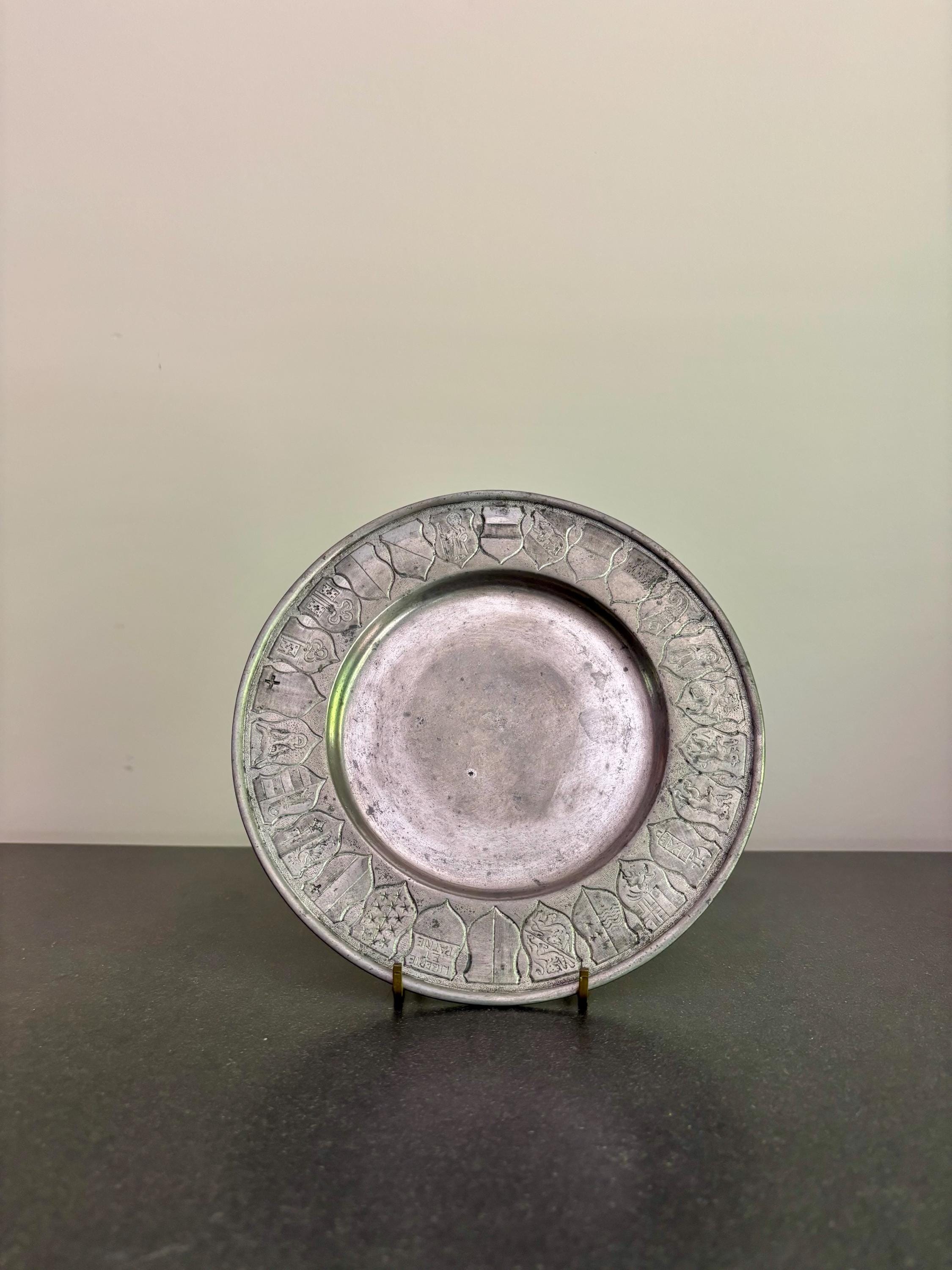 COSI TABELLINI（コジタベッリーニ） dinner plate Vintage Italian Cosi Tabellini Pewter Plate With Coat of Arms
