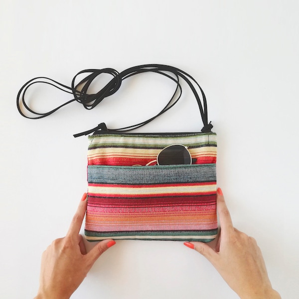 Petit sac à bandoulière ethnique coloré pour femme, mini sac croisée hippie à rayures multicolores, pochette en tissu pour céllulaire