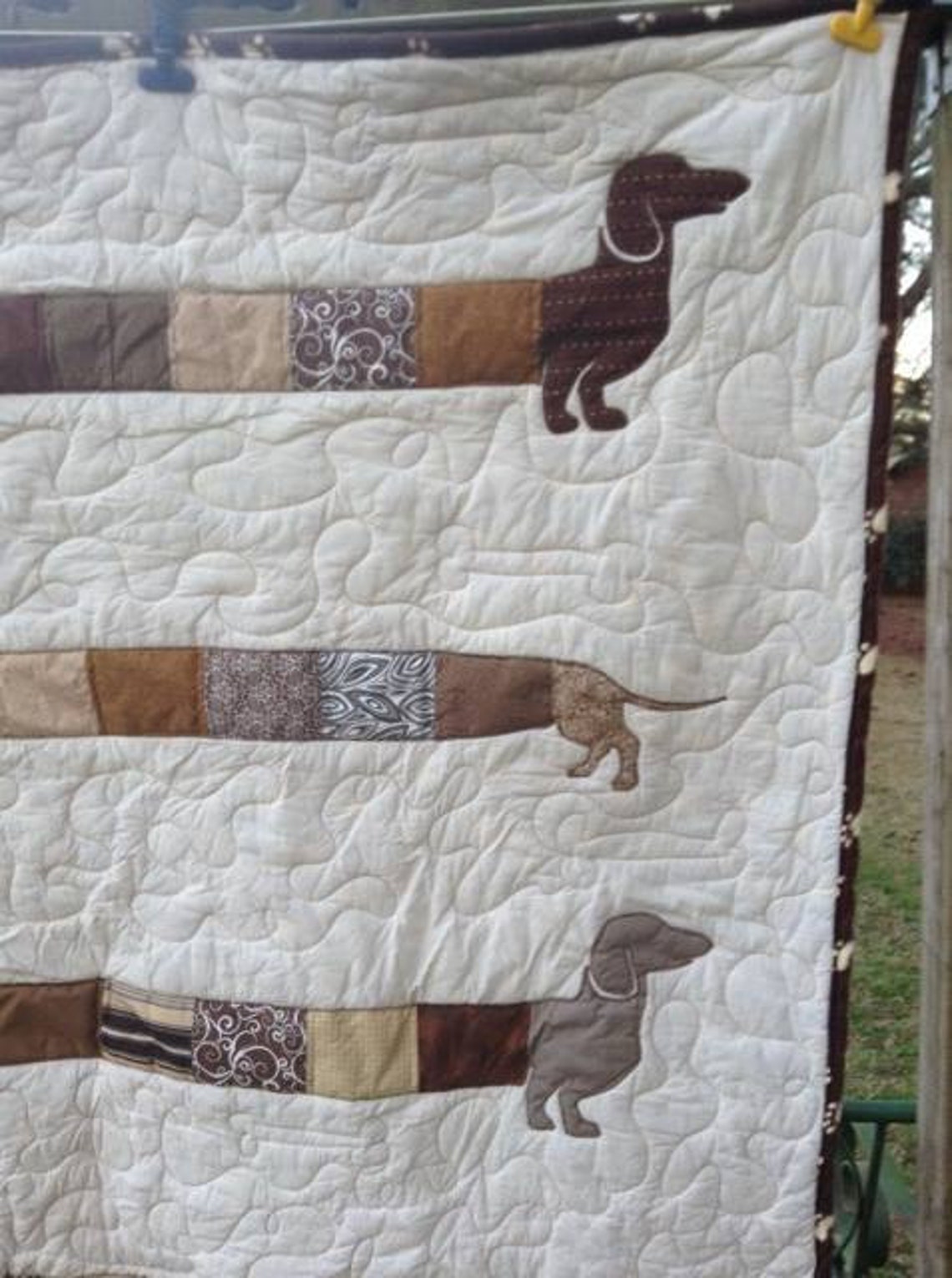 Dachshund Quilt / Doggies with Bones / Dog Quilt | Etsy