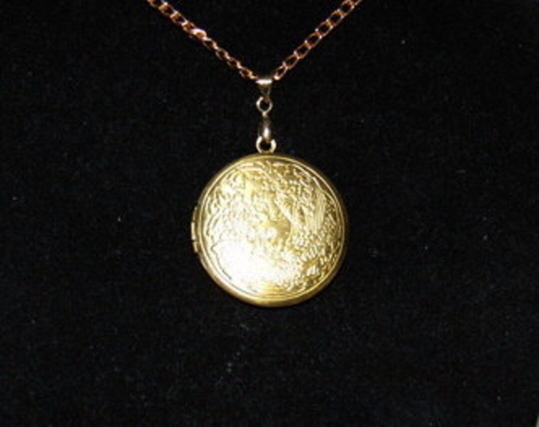 Round Gold Locket Pendant Necklace Locket Choker Gold Chain Etsy