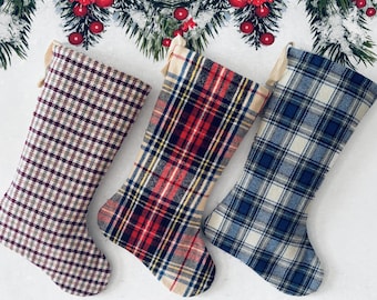Medias navideñas a cuadros hechas a mano: decoración rústica vintage de lana