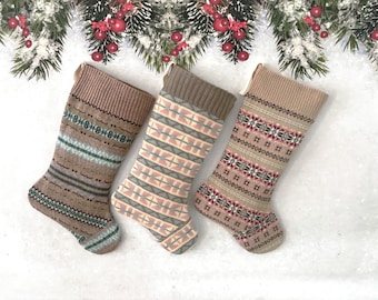 Medias navideñas tejidas a mano: suéter vintage, decoración rústica de cabaña