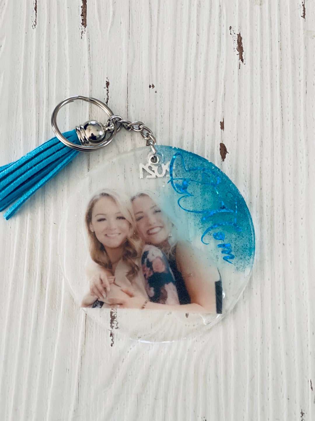 Personalized Keychains Photo is inside this resin keychain Etsy Nederland
