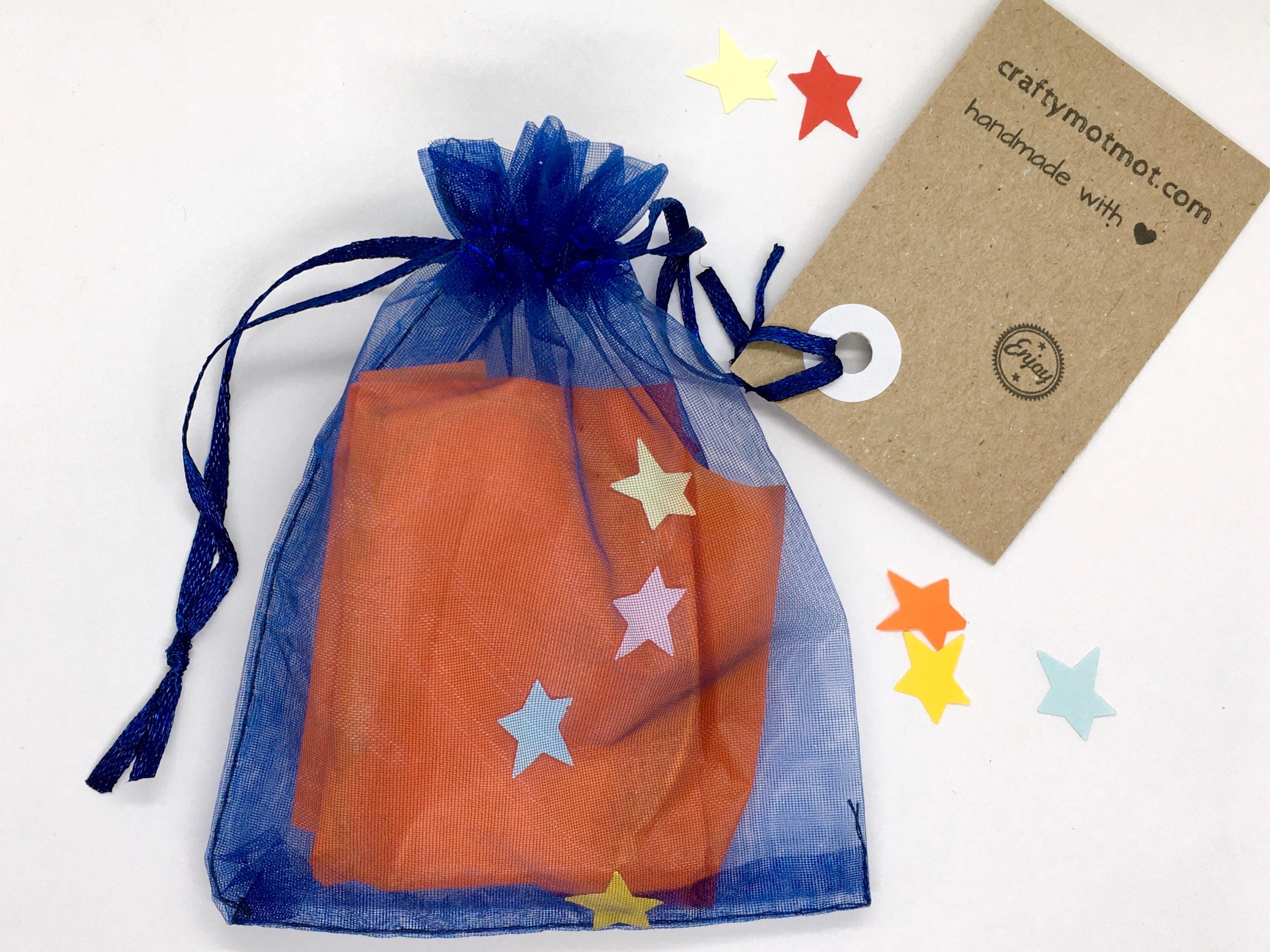 カスタムプライドフラッグキーホルダー：手作りLGBTQタッセル