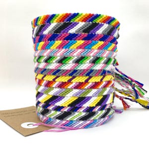 Pulseira personalizada com bandeira do orgulho LGBTQIA+: algodão trançado, ajustável