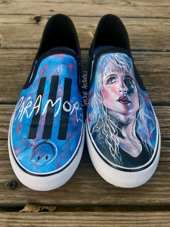 Hayley Williams de Paramore main chaussures | Outlet Online
Hayley Williams Williams Williams de Paramore main chaussures | Outlet Online
392471
