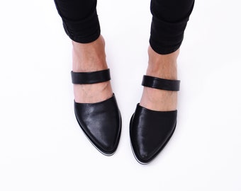 black flat pointed mules
