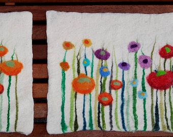 1 Felt Place Mat with grass and flowers, white
