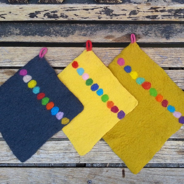 Pot holders with a line of coloured dots