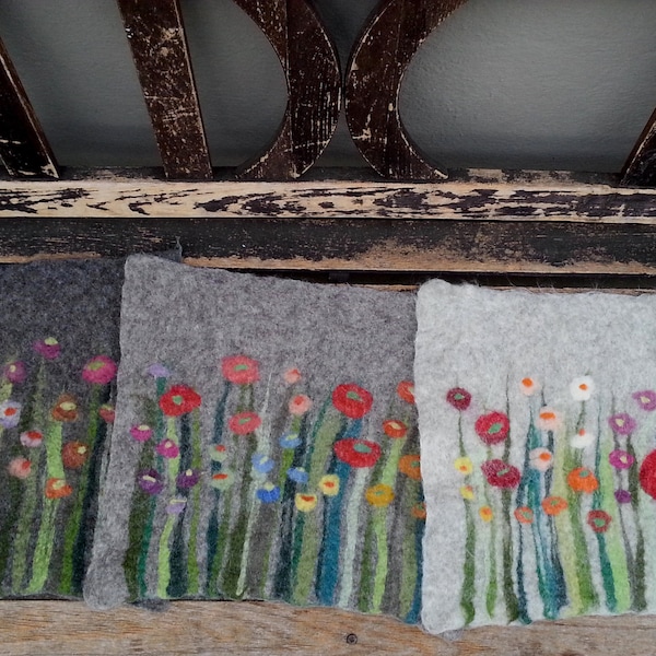 1 Tapis de place de feutre avec l’herbe et les fleurs, gris